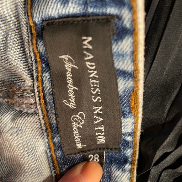 Beaded denim shorts with applique flowers - Picture 13 of 13